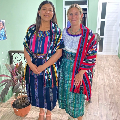 Pauline et la maman de sa famille d'accueil au Guatemala