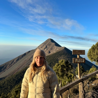 Pauline à la fin de la randonnée du volcan acatenango au Guatemala