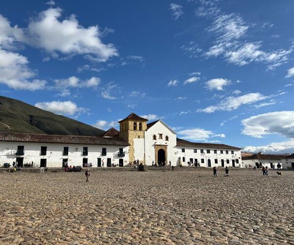 Plaza Mayor de Villa de Leyva en Colombie
