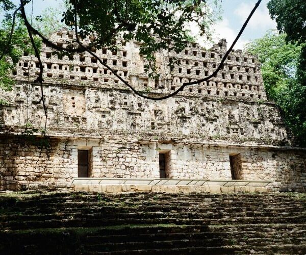 Ruine maya Mexique vue du lac Atitlan depuis santa Cruz de la laguna