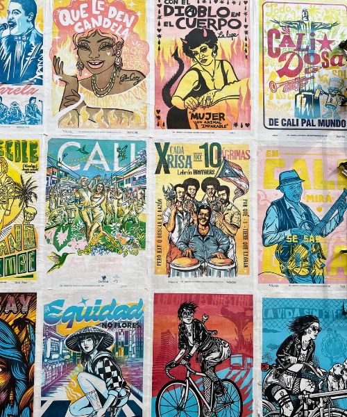 Affiches colorées dans les rues de Cali en Colombie