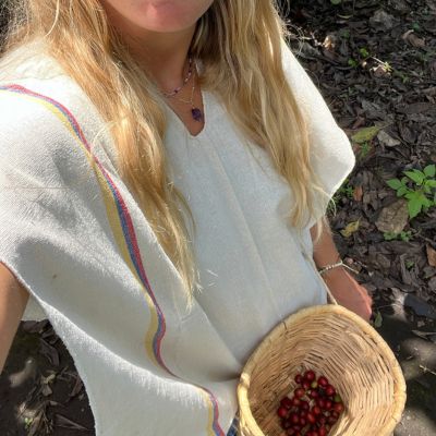 Pauline visitant une finca de café à Filandia en Colombie