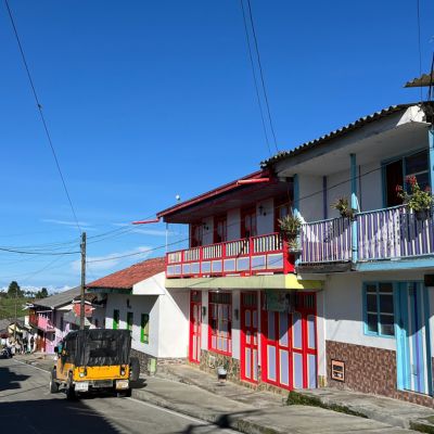Rue colorée de Salento dans la région du café en Colombie